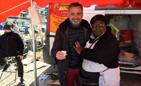 échanges au marché des Hauts de Chambéry